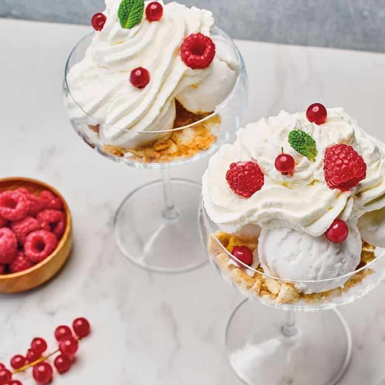 Cheesecake ice cream sundae